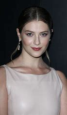 Zoe Levin